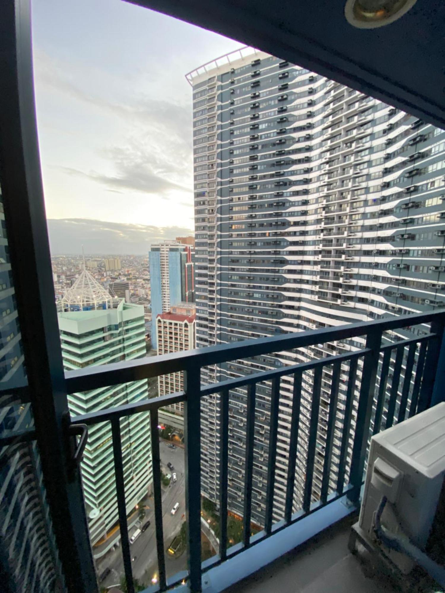 Frost At Air Residences Makati Manila Kültér fotó